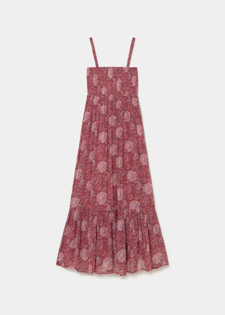 Vestido largo de tirantes finos en tono rosado con estampado floral y falda con volantes