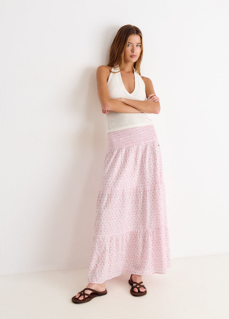 Falda larga smock de color rosa vista completa sobre modelo