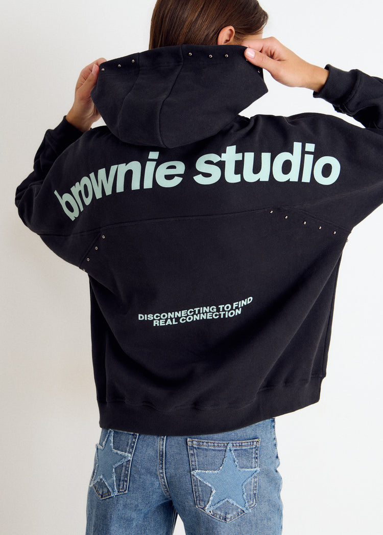Sudadera capucha tachas