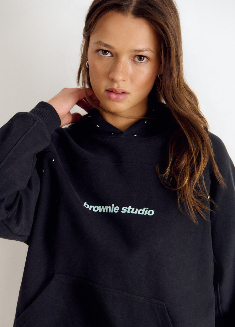 Sudadera capucha tachas