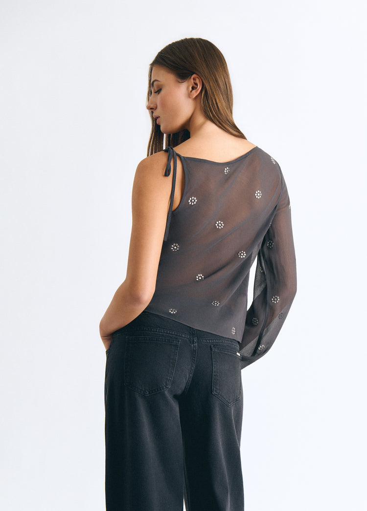 Blouse à revers avec clous décoratifs