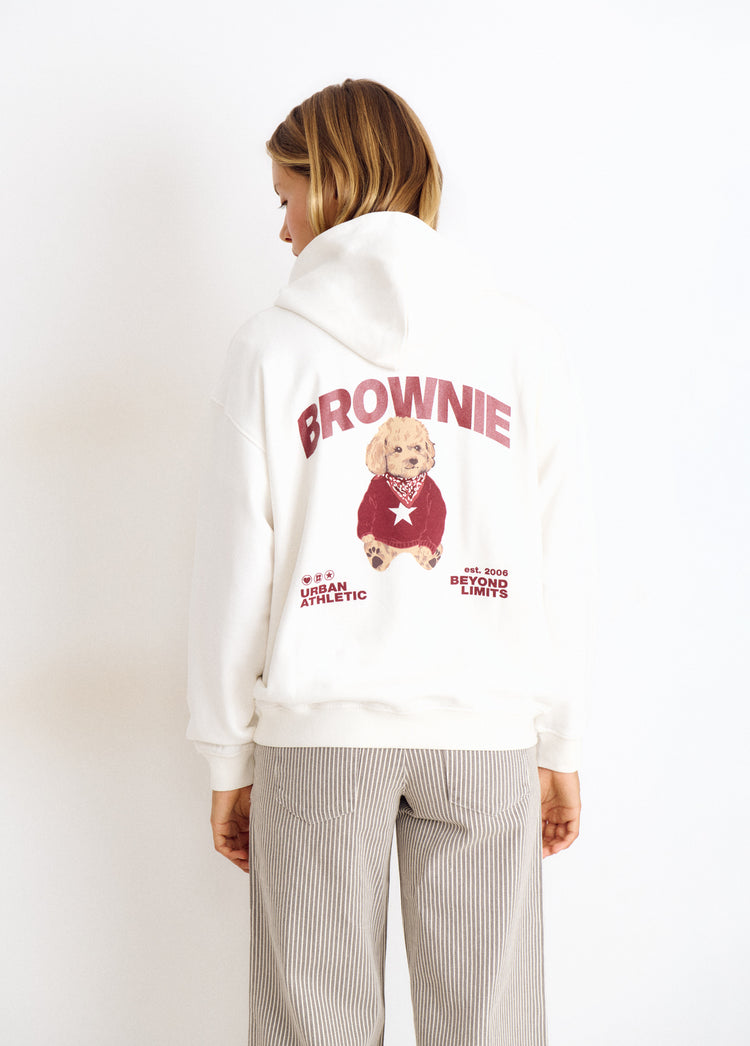 Sudadera blanca con estampado de perrito y la palabra brownie en la espalda