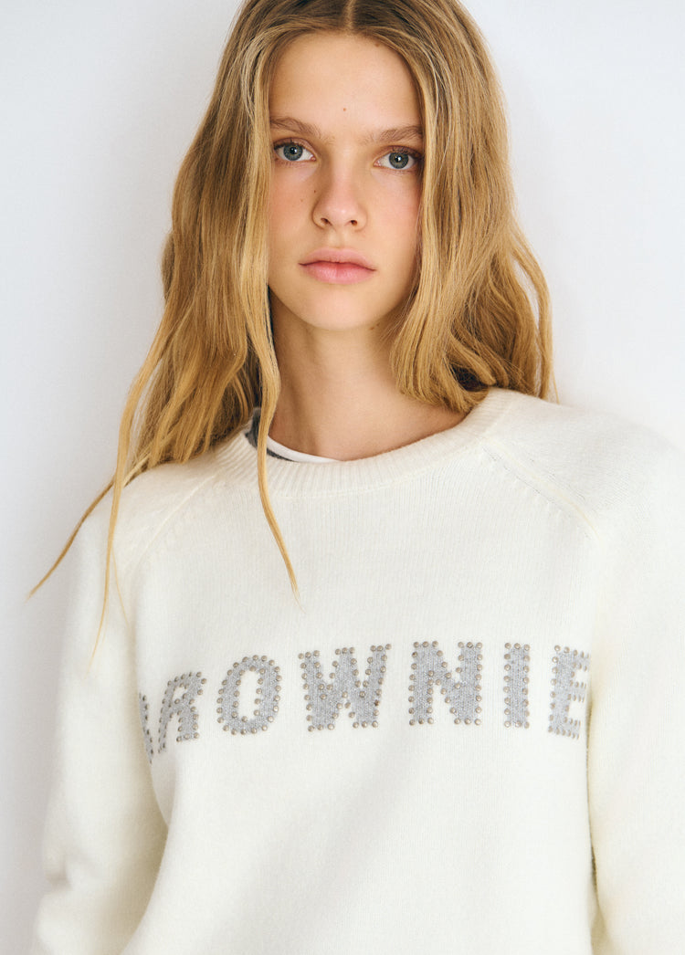Jersey de color crudo con el logotipo de la marca bordado en el pecho