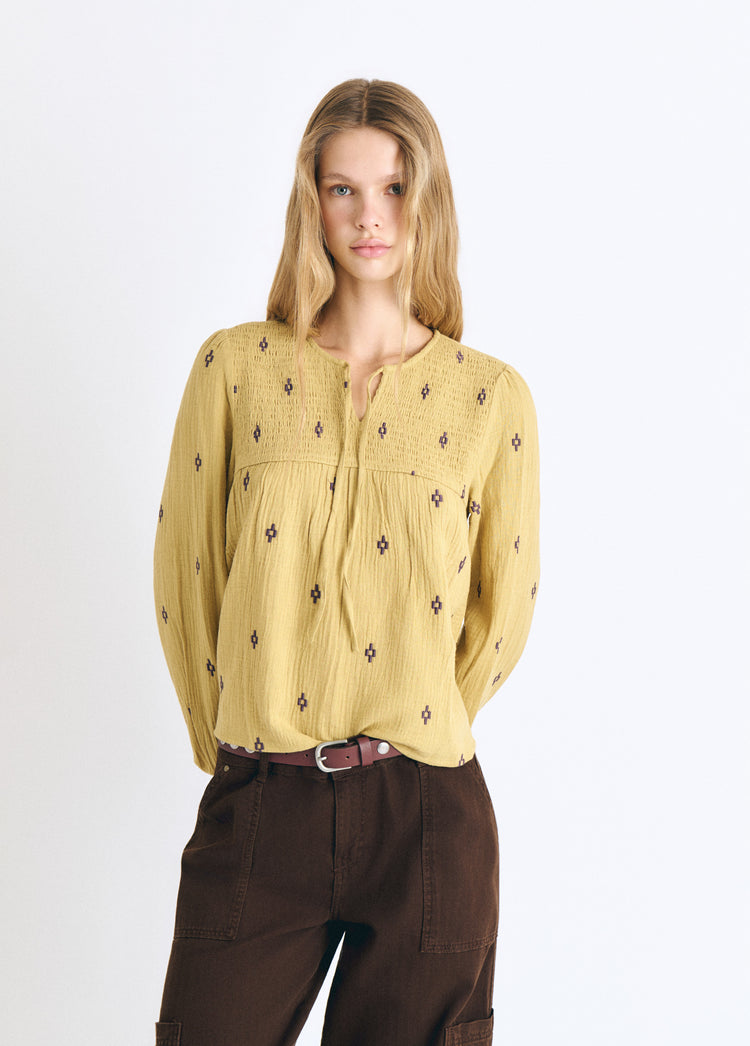 Blusa smock bordado
