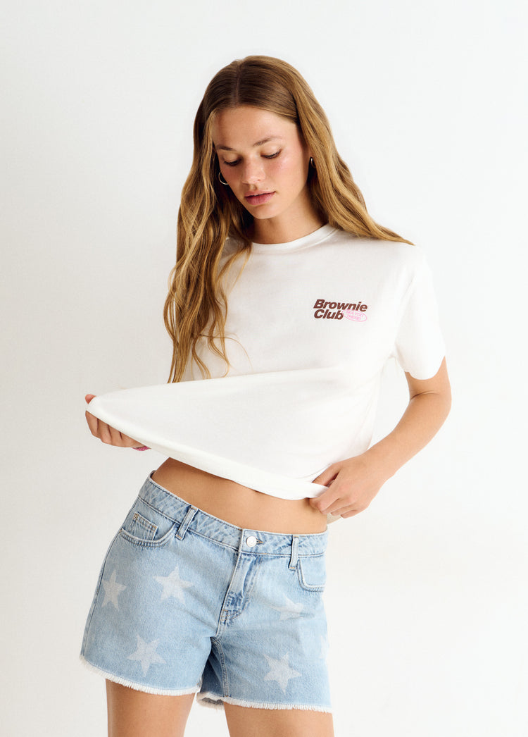 Jersey blanco de manga corta con logo bordado en el pecho
