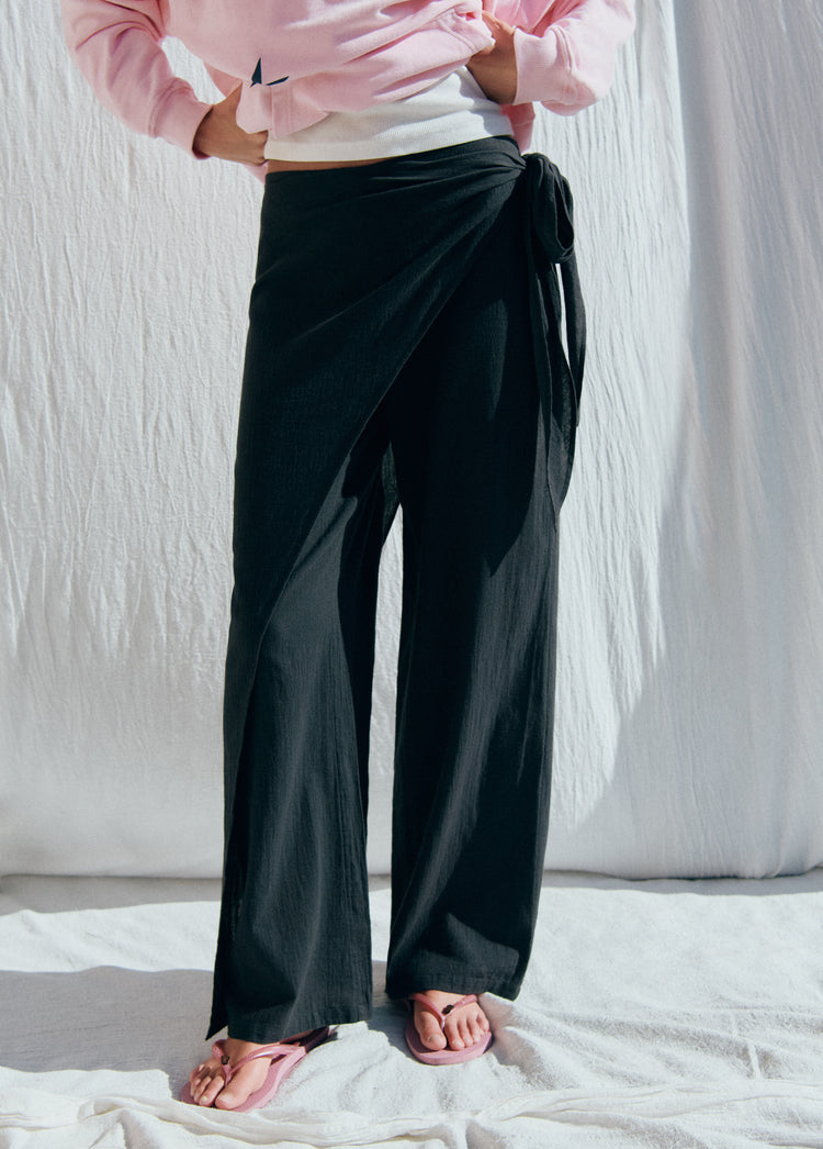 Pantalón largo pareo de color antracita con lazo en la cadera