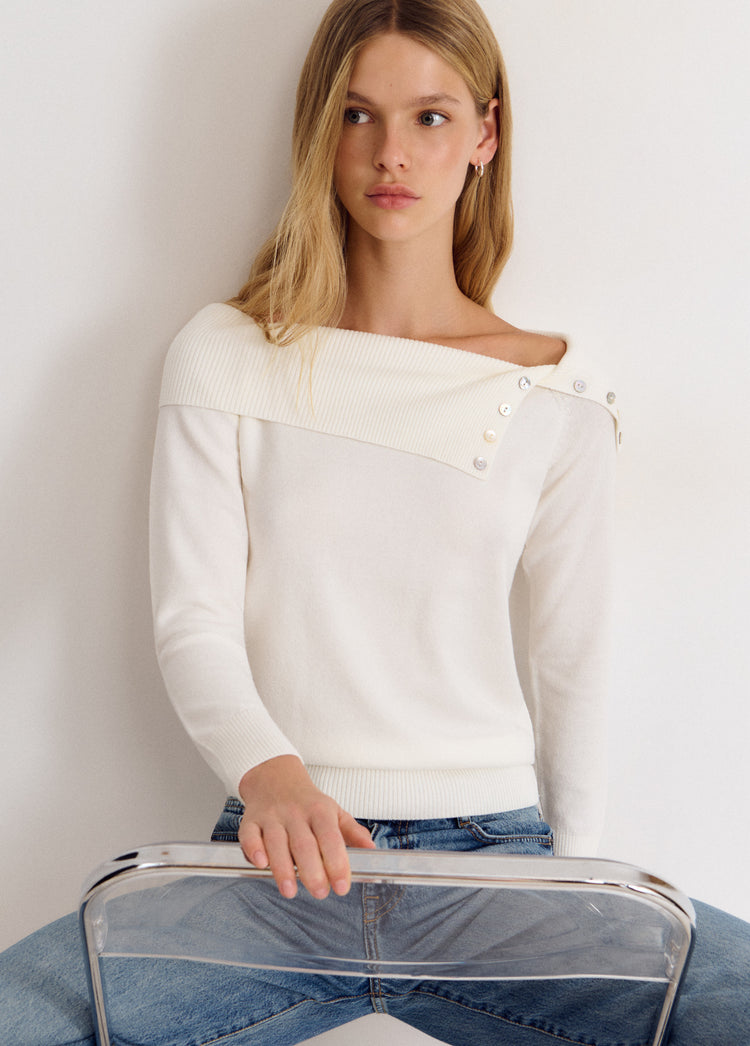 Jersey de color crudo con cuello canalé y botones decorativos