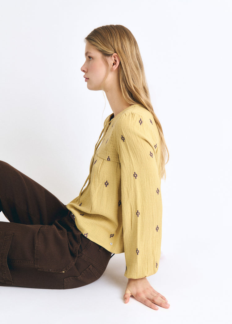Blusa smock bordado