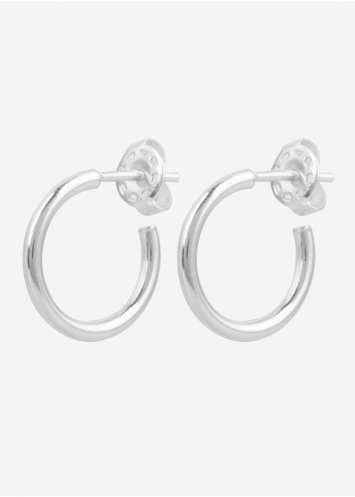 Petits anneaux d'oreilles