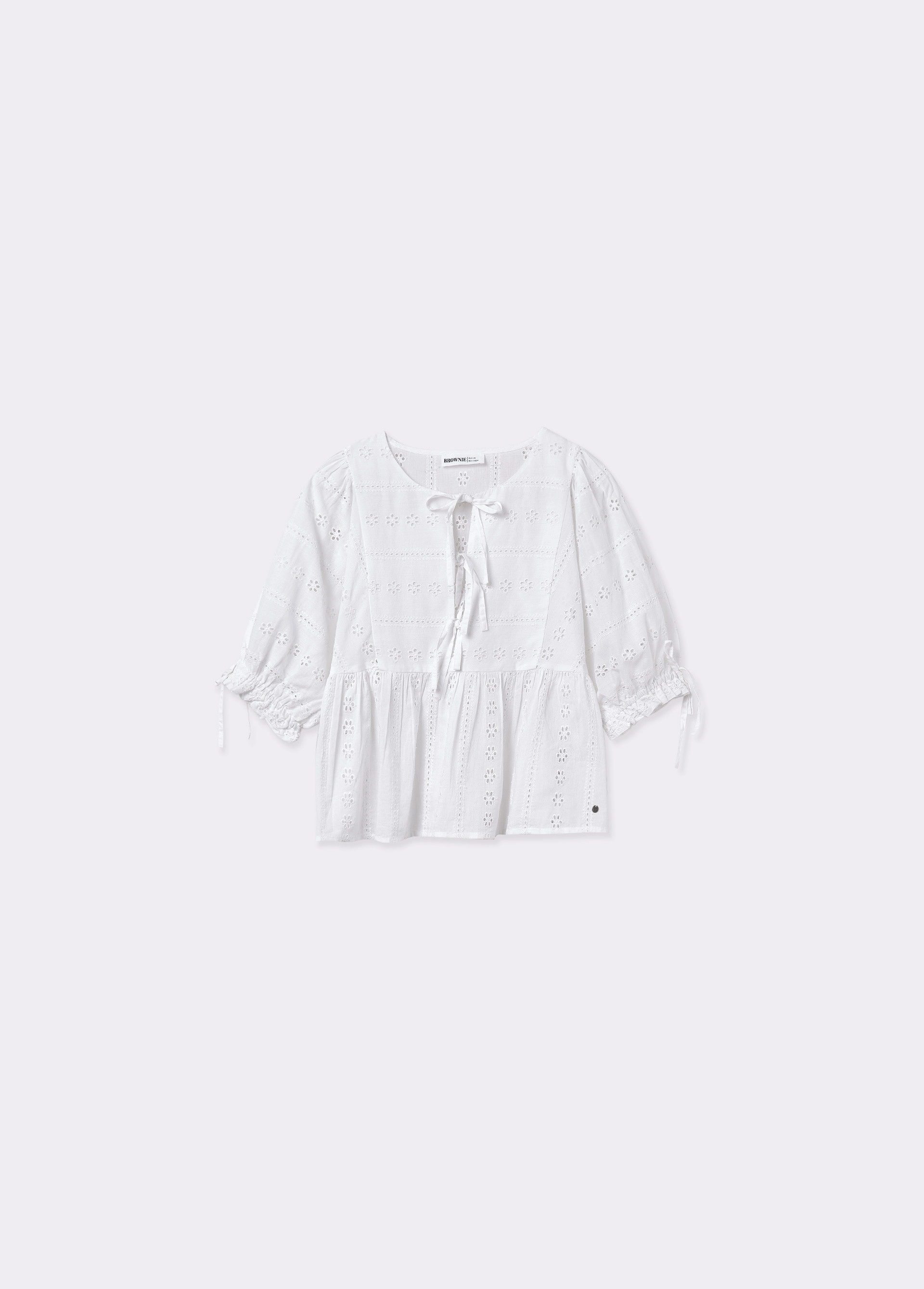 Blouse brodée avec nœuds