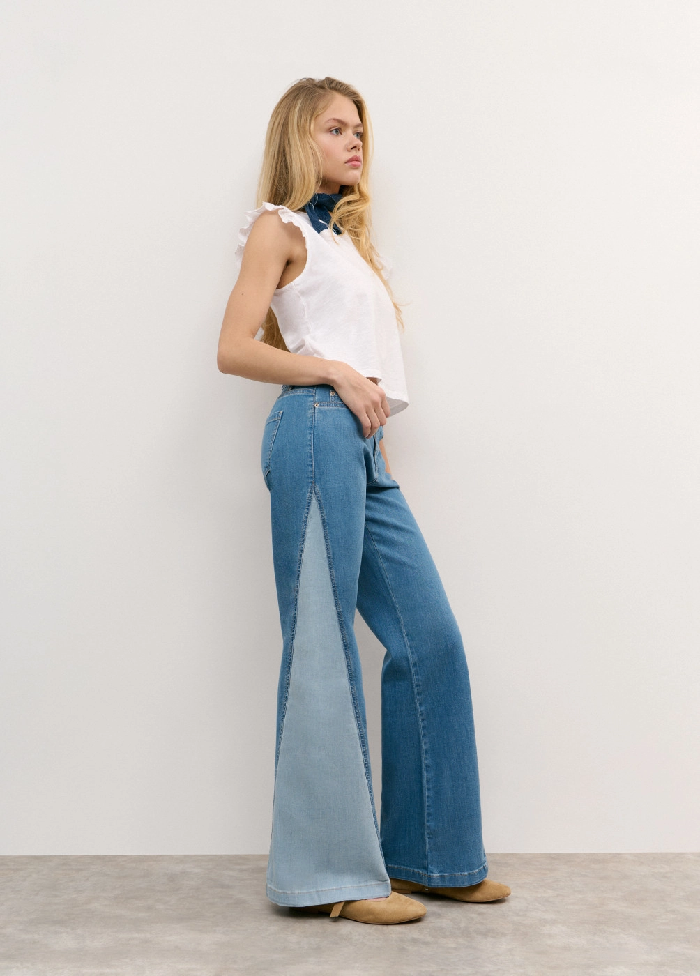 Jeans ausgestelltes bein...