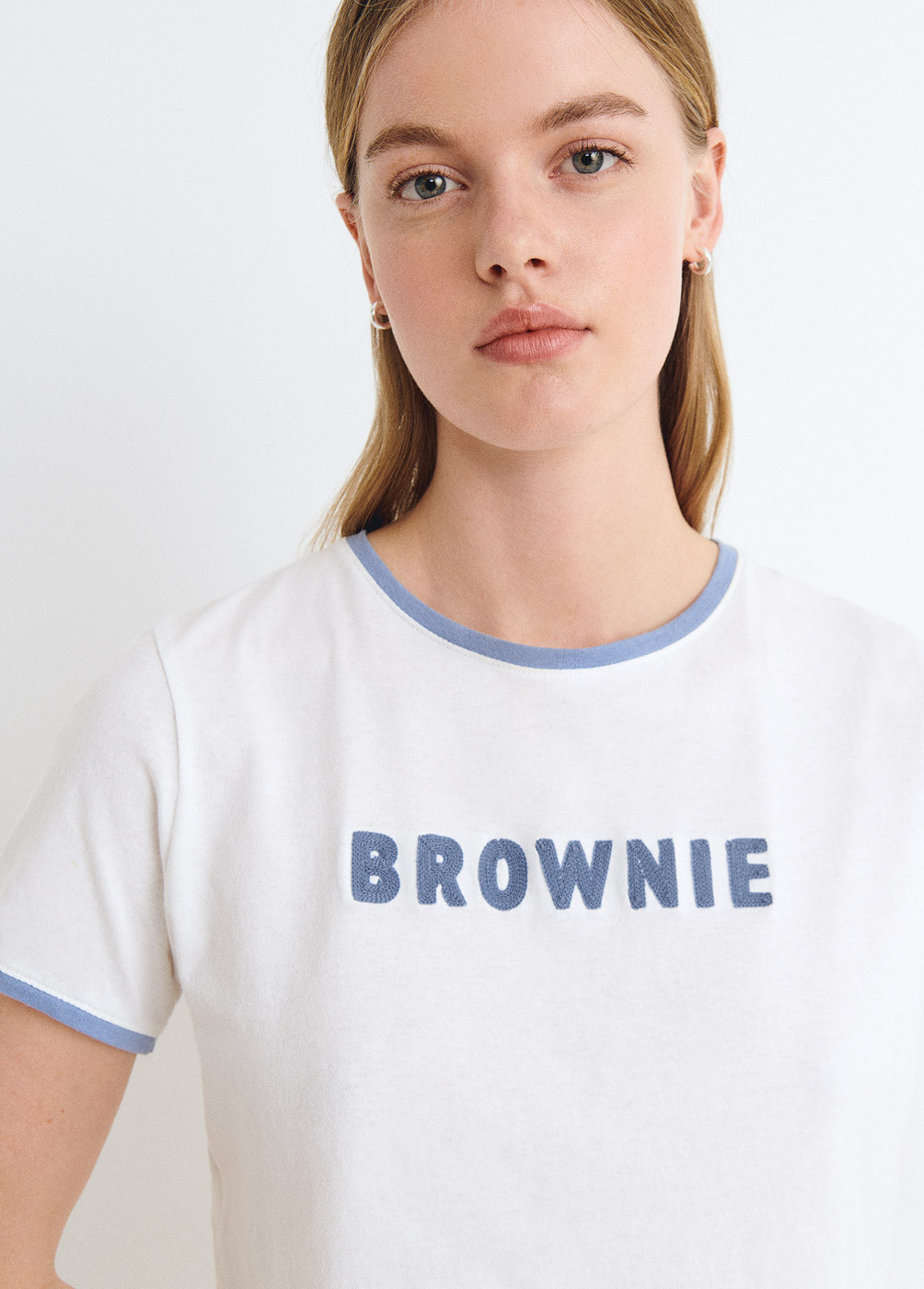 T-shirt brownie bordada com...