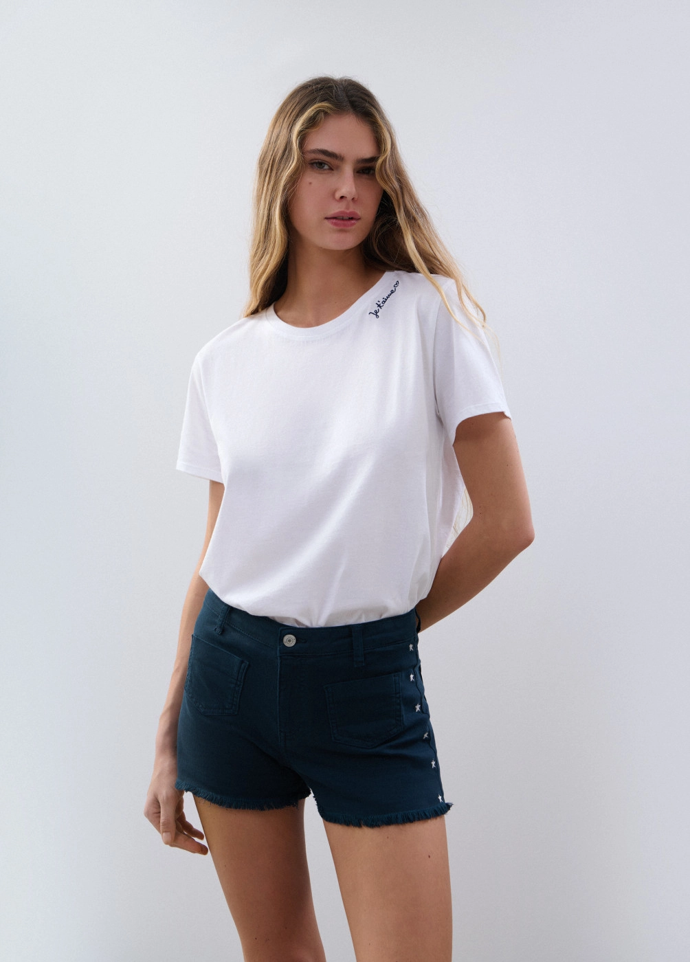 T-shirt basique broderies col