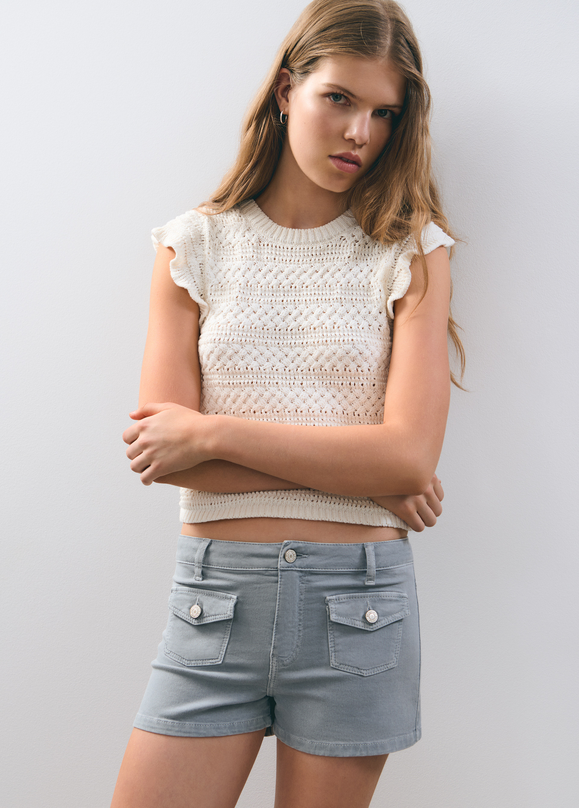 Short bolsillos frontales