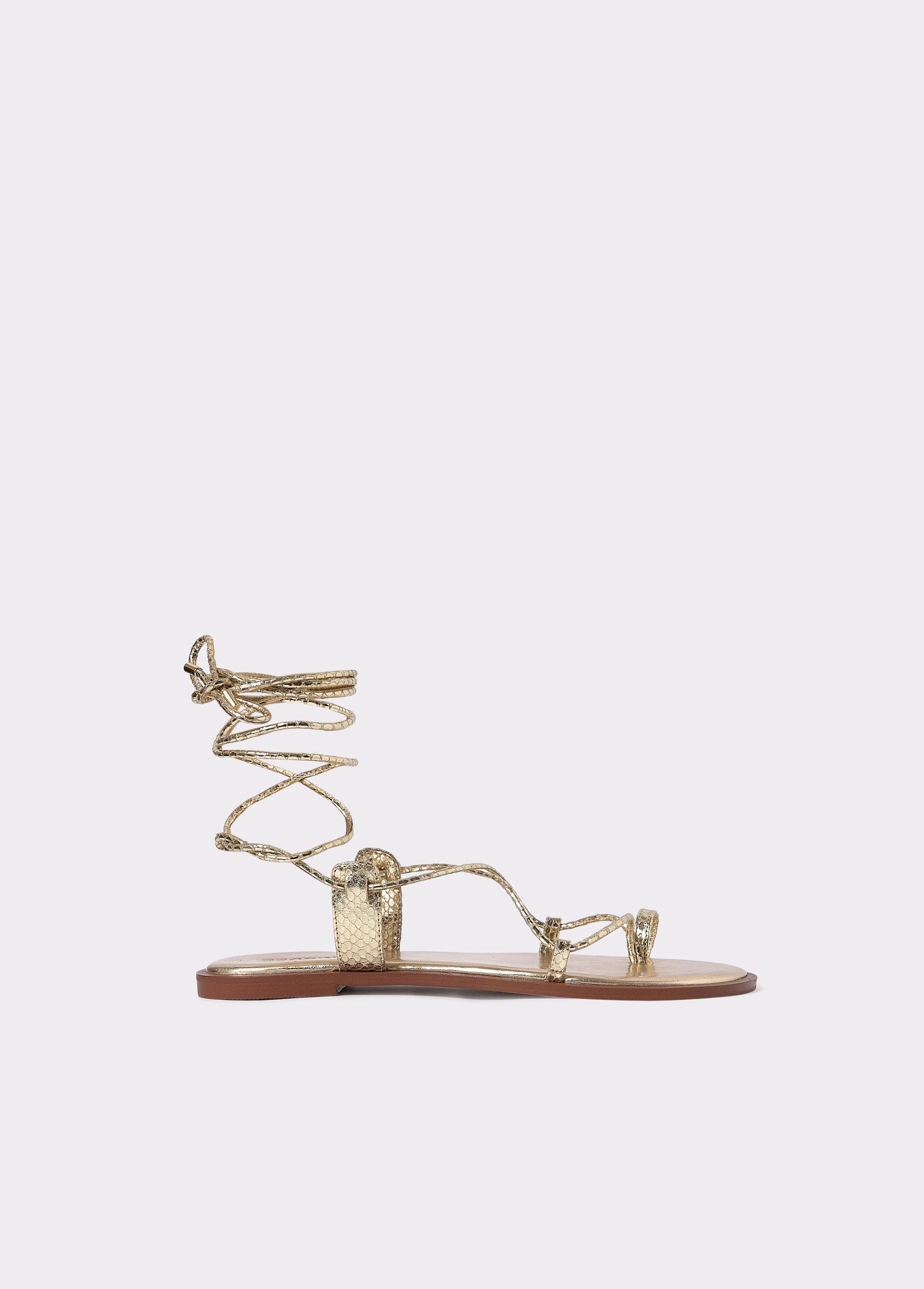 Sandales plates cuir brides
