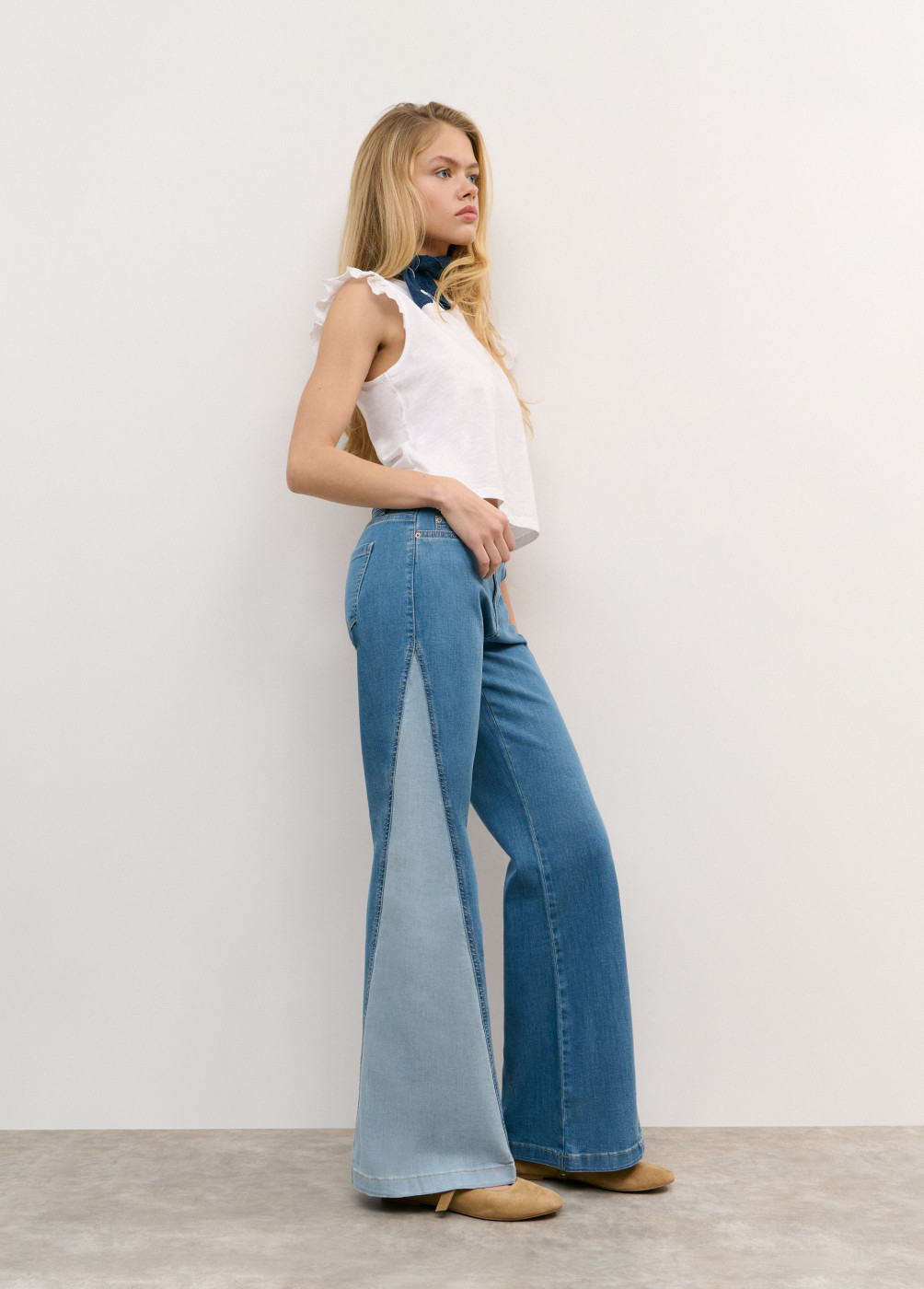 Jeans ausgestelltes bein...