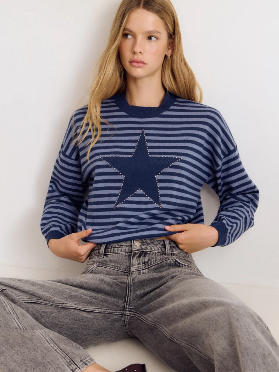 Jersey tachas: cómo combinar esta prenda con personalidad