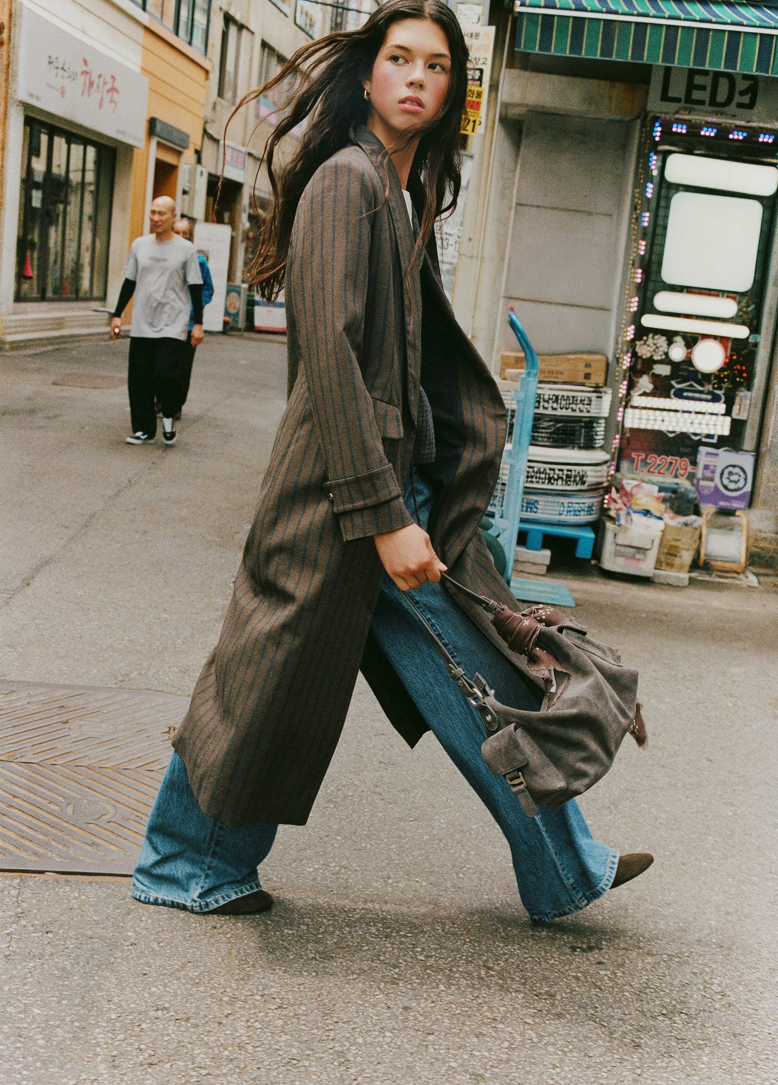 Shoulder bag with pockets