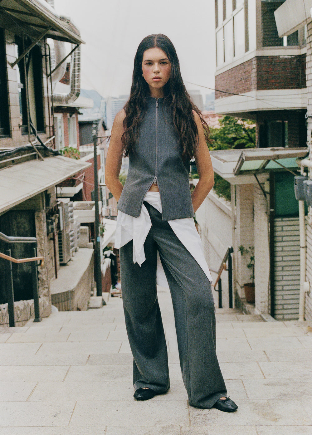 Trousers with zip detail