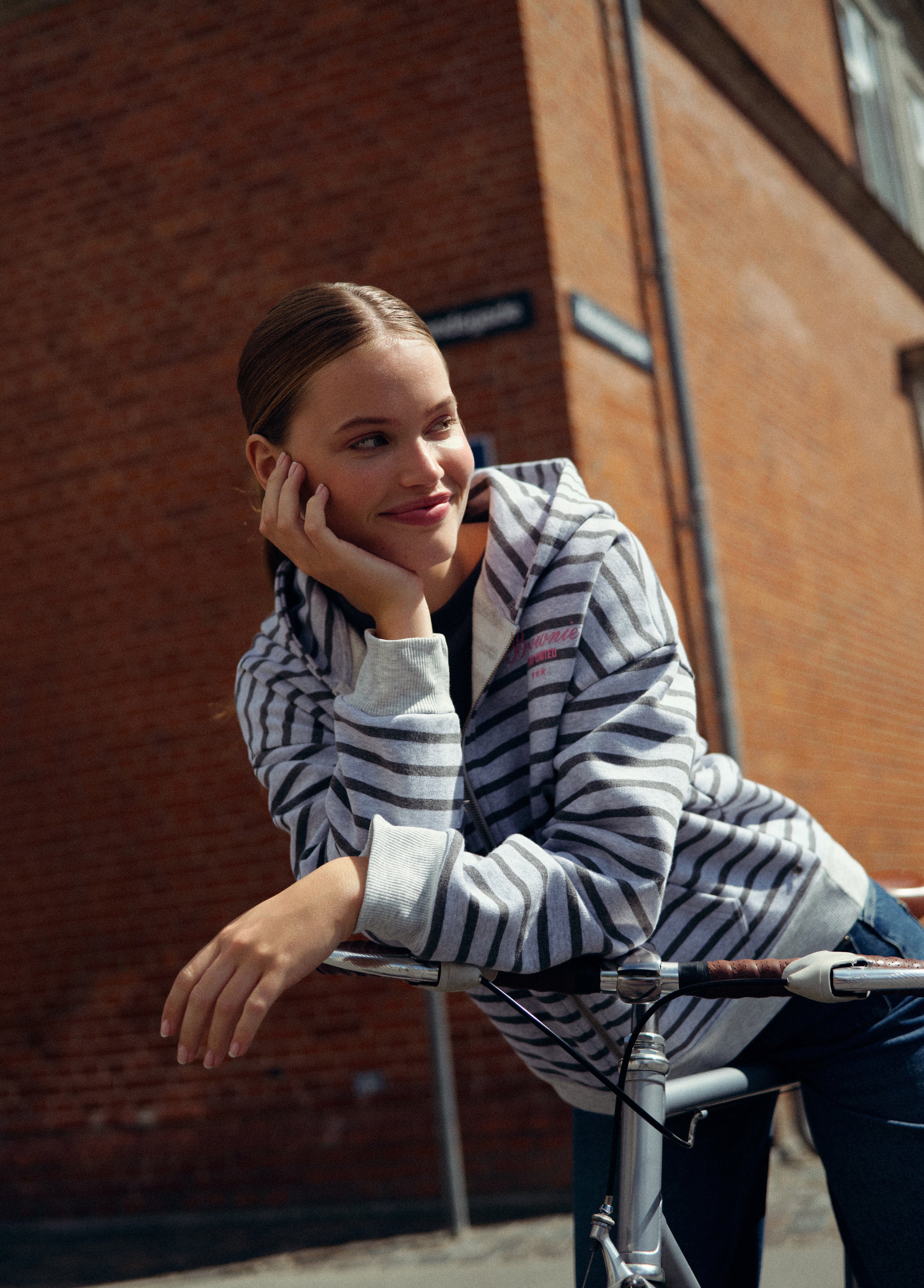 Sweatshirt met rits, streep en borduursel