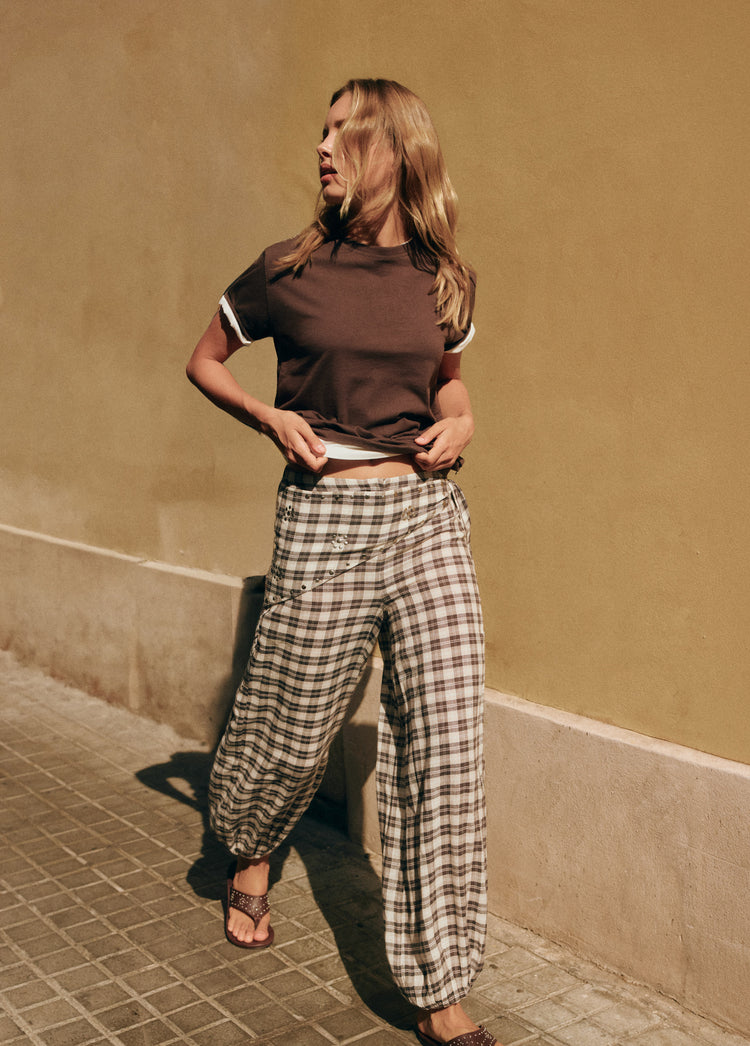 Calças bombachas aos quadrados com lenço