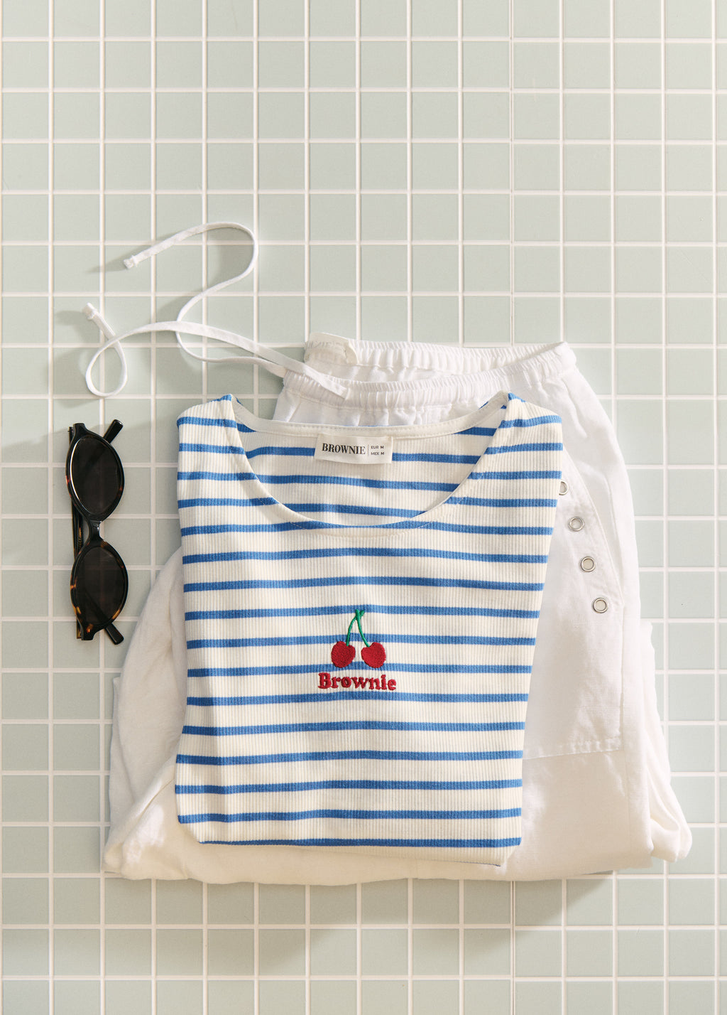 Camiseta cut-out hombro