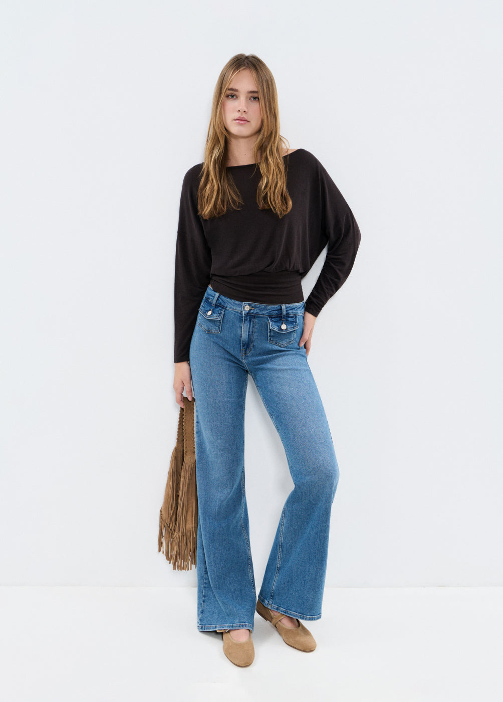 Jeans campana bolsillos frontales