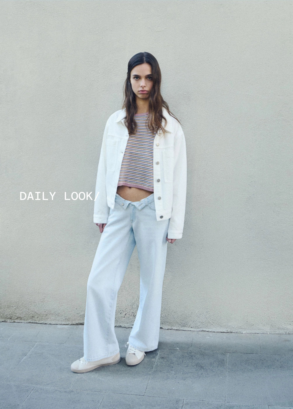 Jeans with turned-up waistband