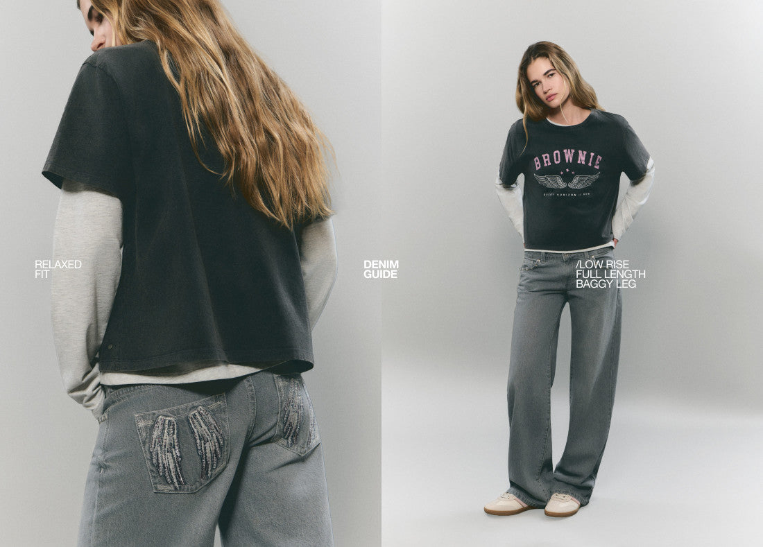 Jeans a vita bassa con ali ricamate e borchie
