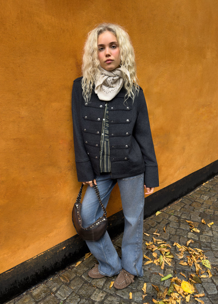 Wide-leg denim with a zipper