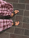 Sandalia plana tachas