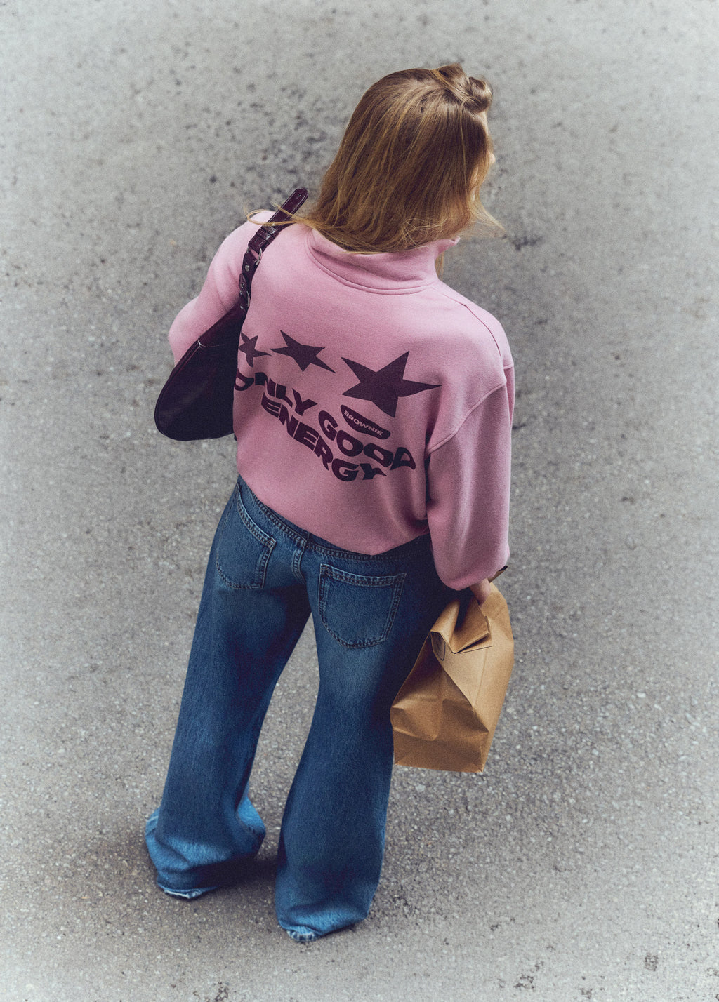 Sudadera de cremallera en rosa vista por detrás con estampado de estrellas
