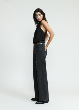 Weit geschnittene Jeans mit Nieten
