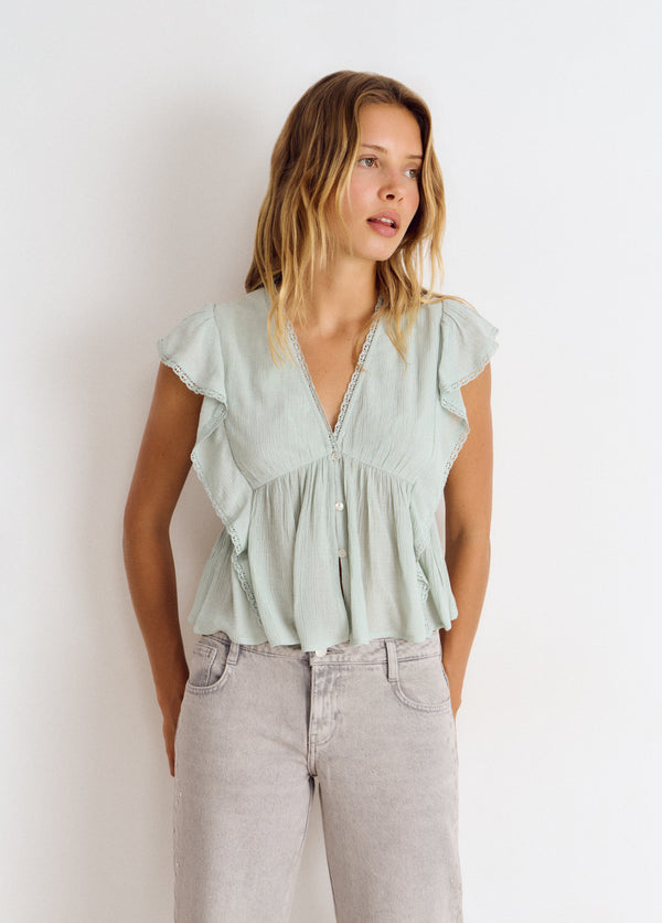 Blusa romantica volantes y puntilla