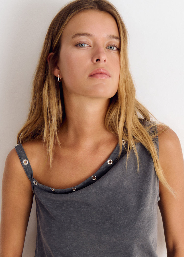 Camiseta asimetrica eyelets