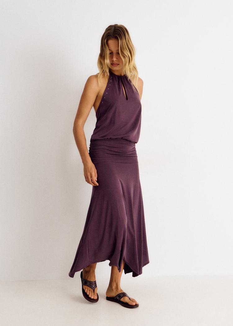 Vestido escotado tachas