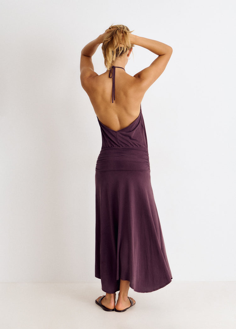 Vestido escotado tachas