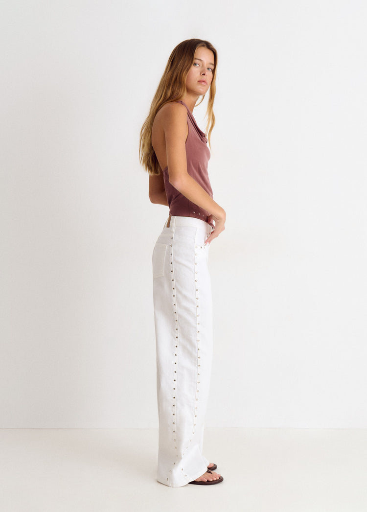 Pantalón pieza lateral tachuelas