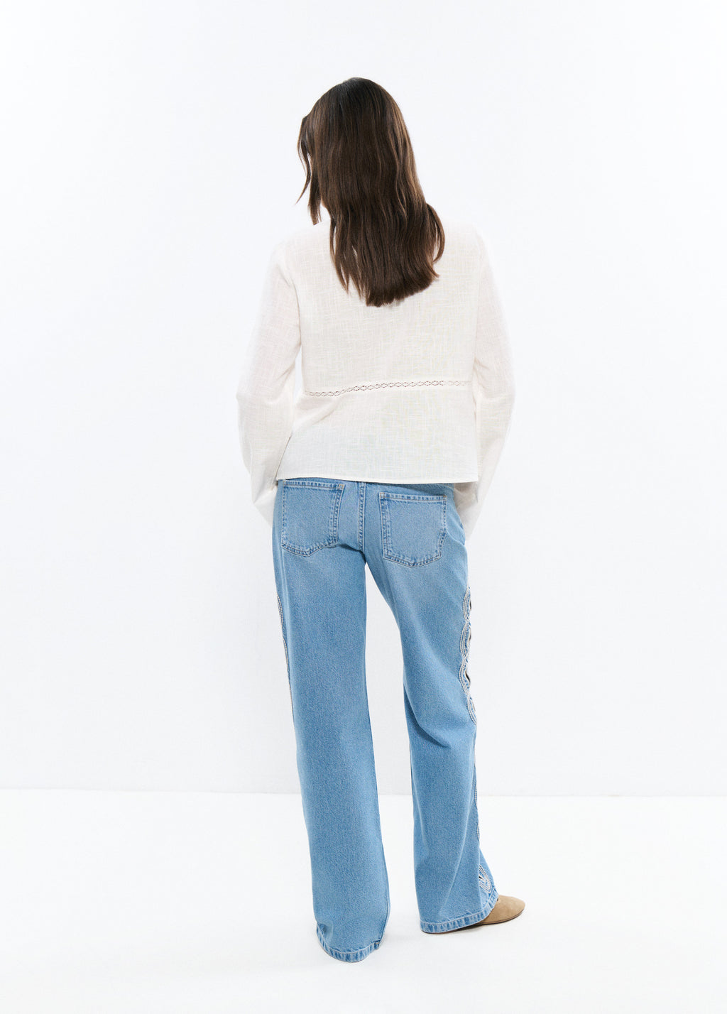 Pantalón recto bordados laterales