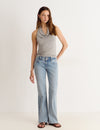 Jeans con dettagli sulle tasche