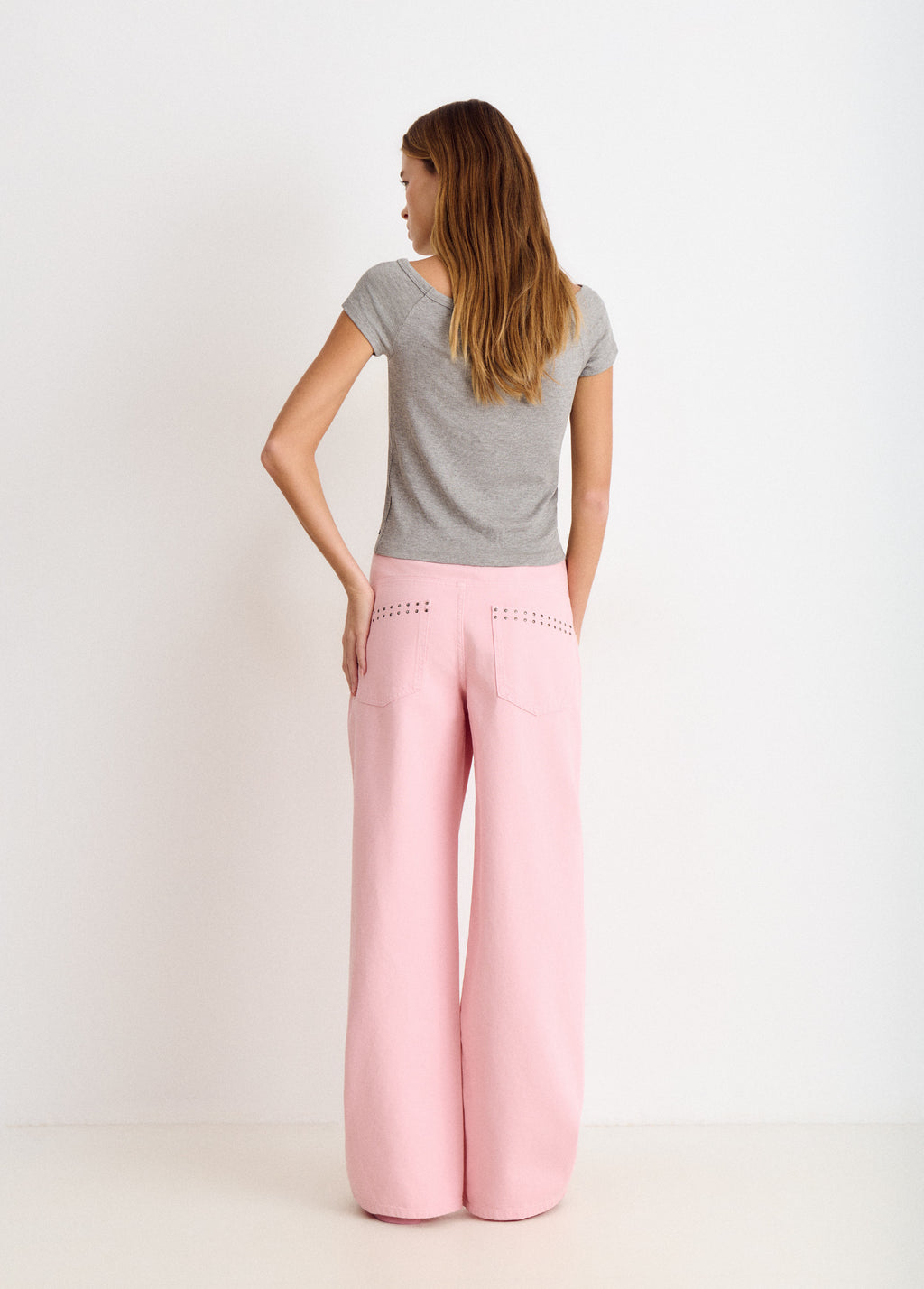 Pantalon pieza cintura con tachas