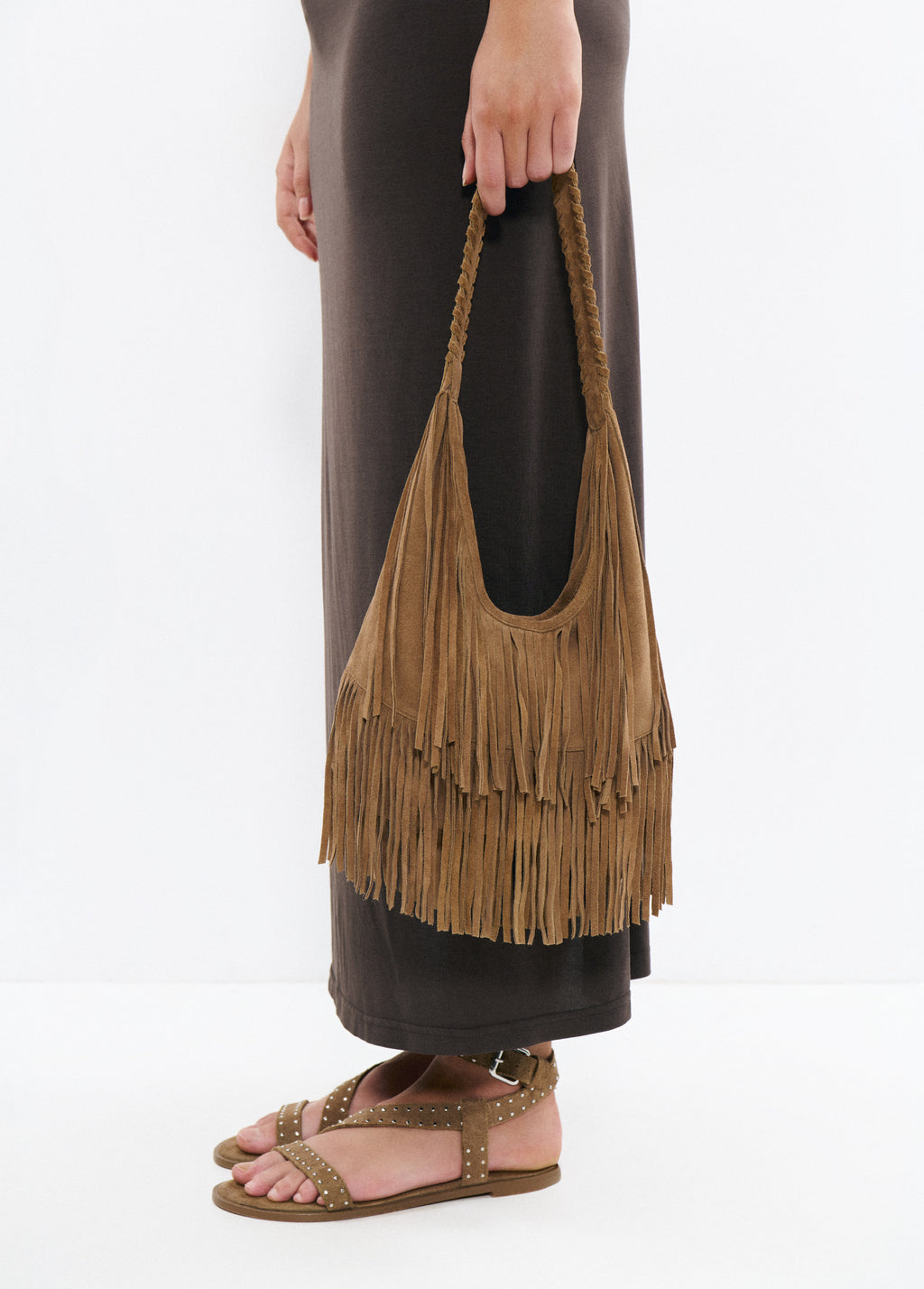 Leather shoulder bag with fringes