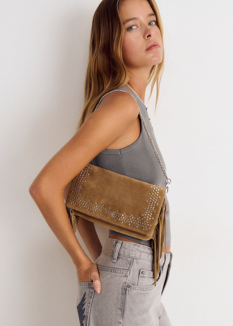 Bolso solapa tachitas flecos piel