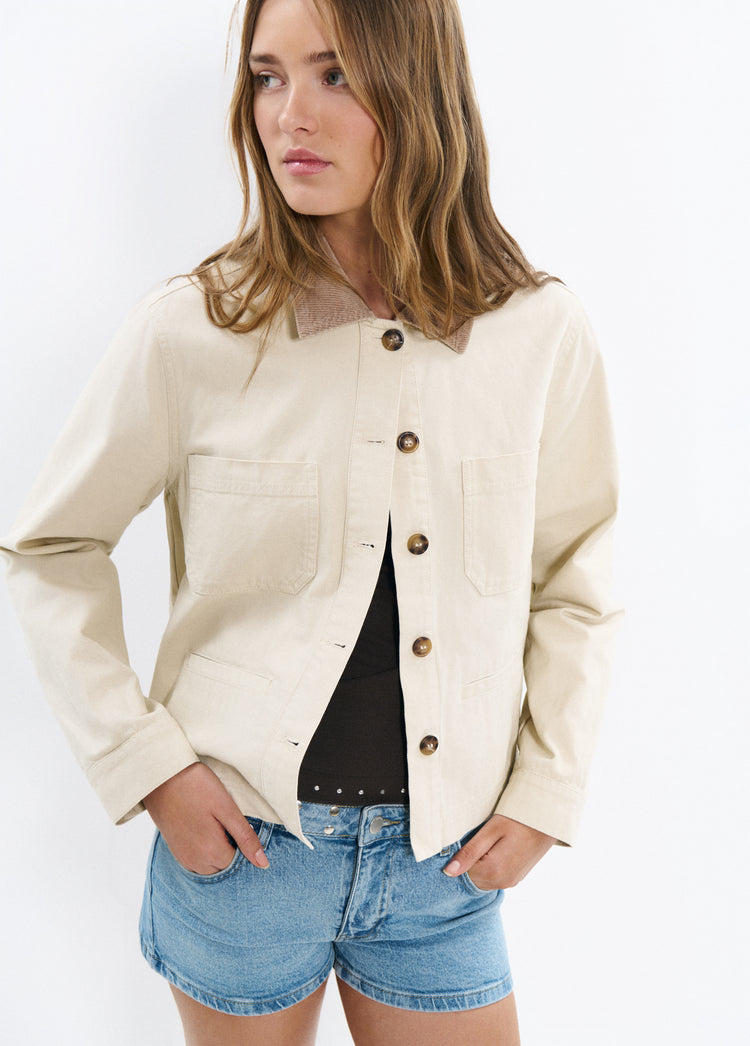 Chaqueta corta bolsillos frontales