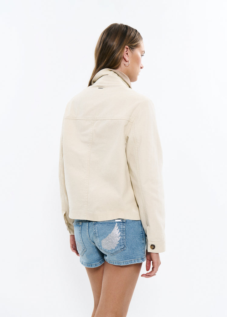 Chaqueta corta bolsillos frontales