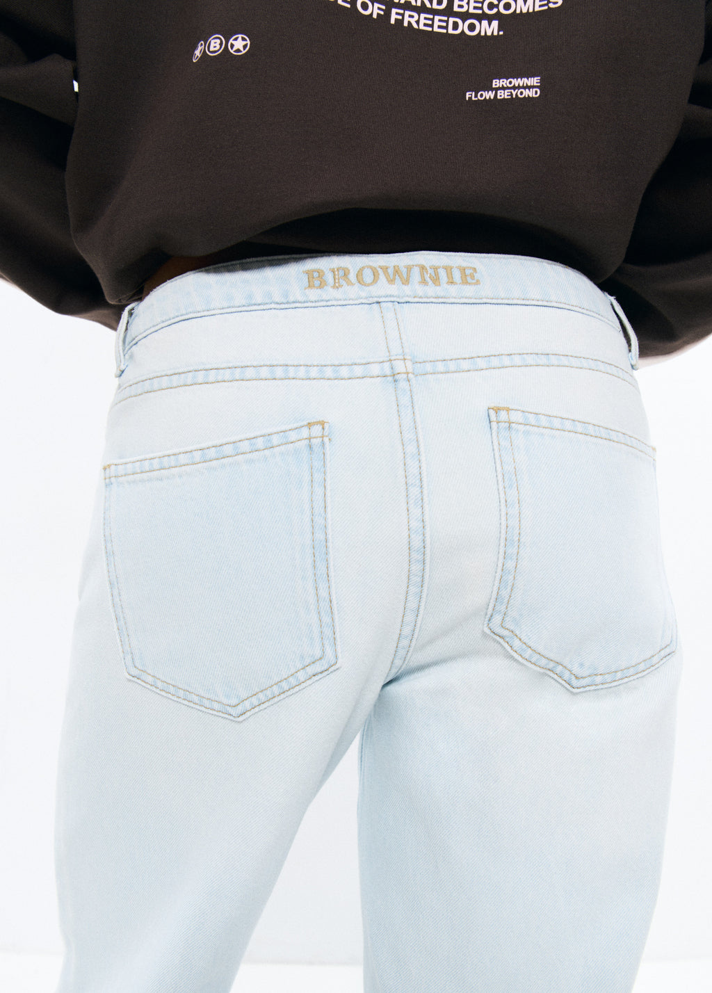 Jeans with turned-up waistband