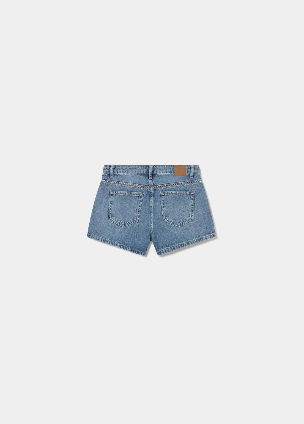 Short con tachas