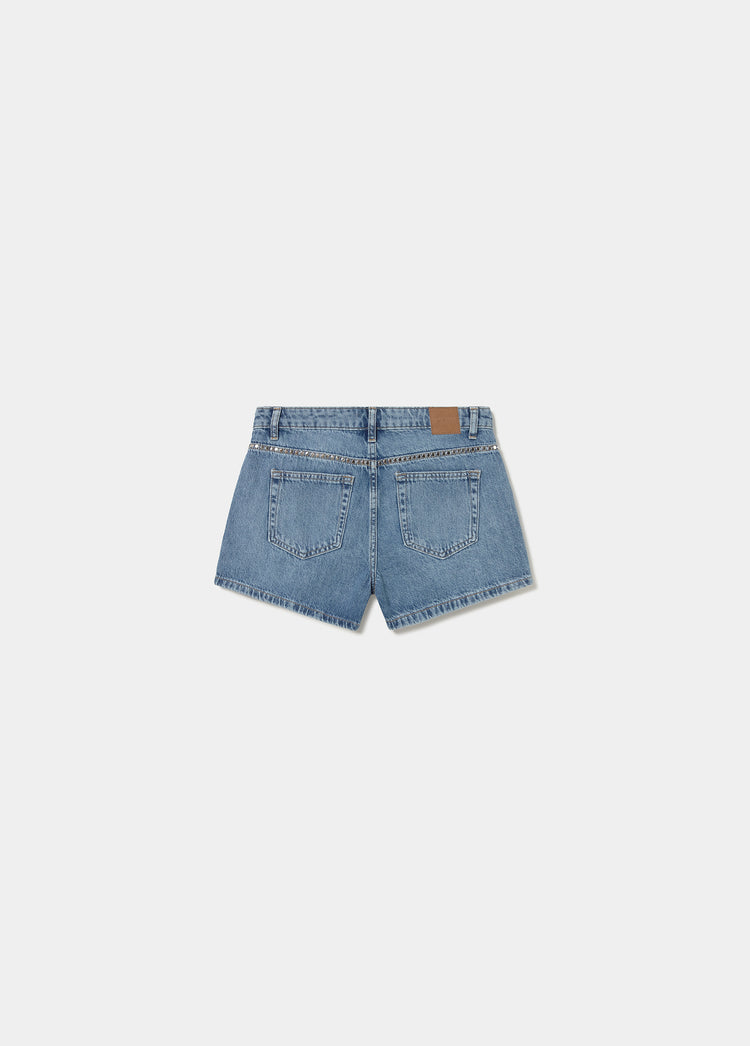 Short con tachas