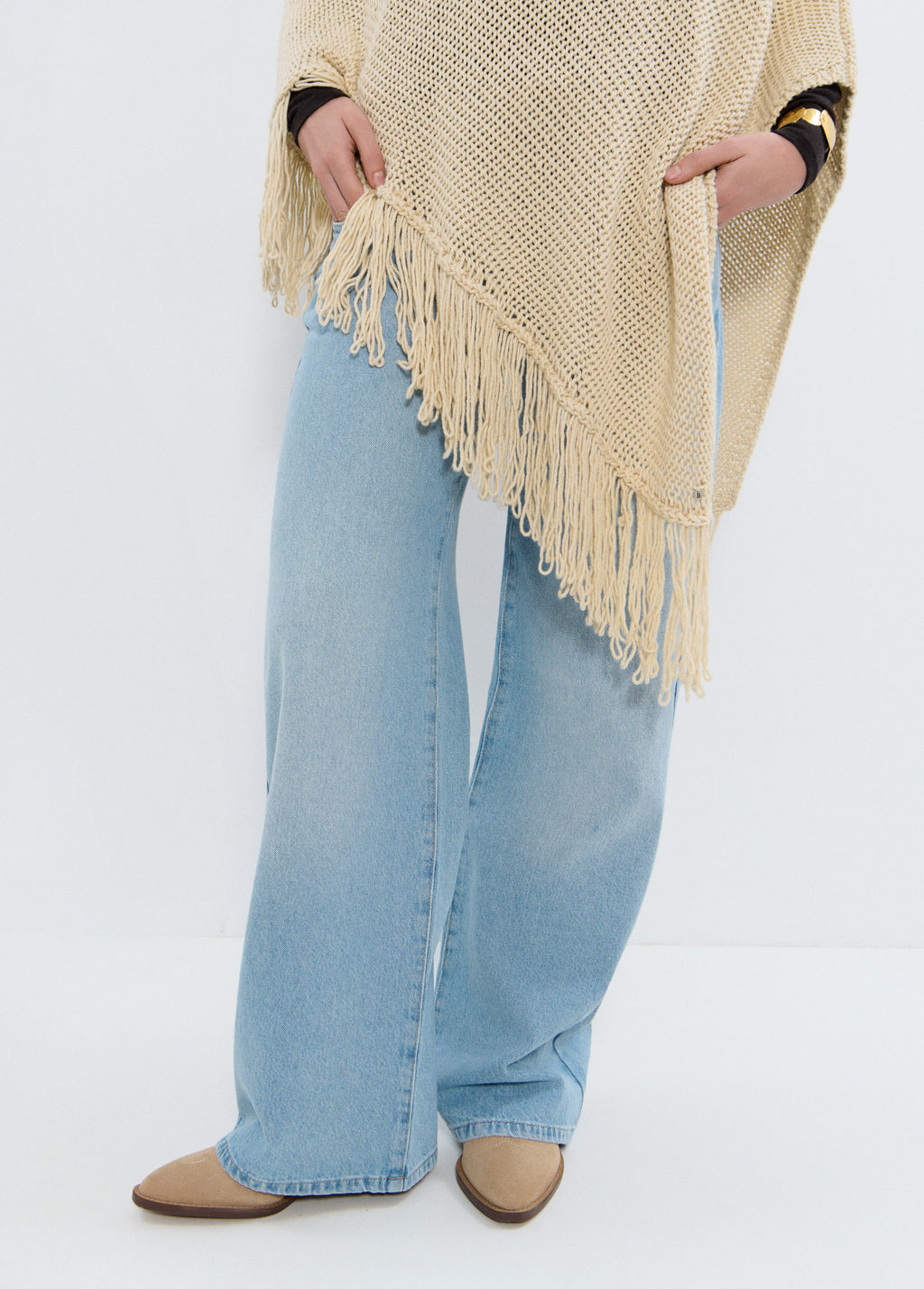 Fringed cape