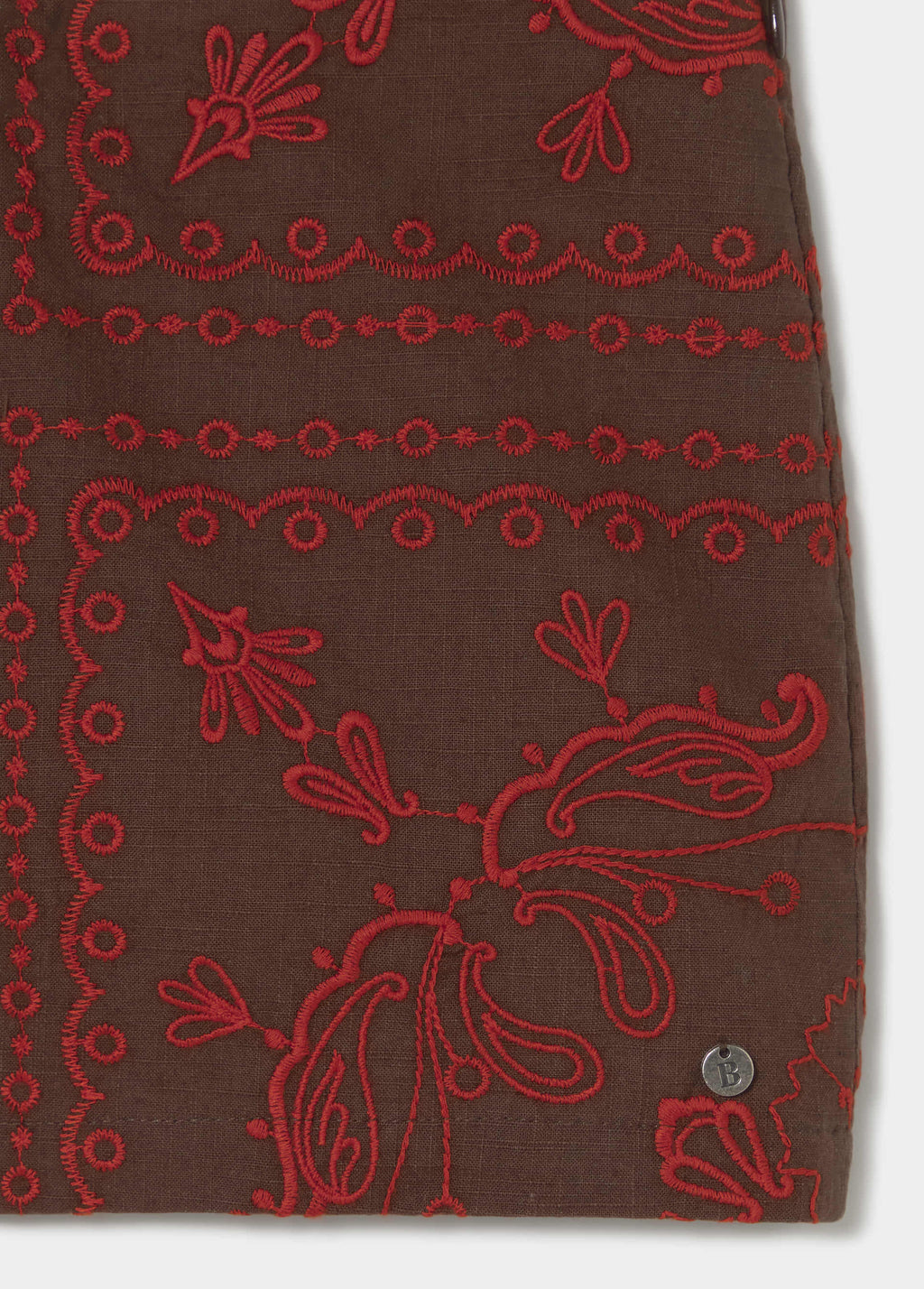 Contrast embroidered short
